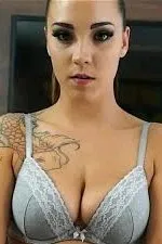 Sasha foxx पृष्ठभूमि