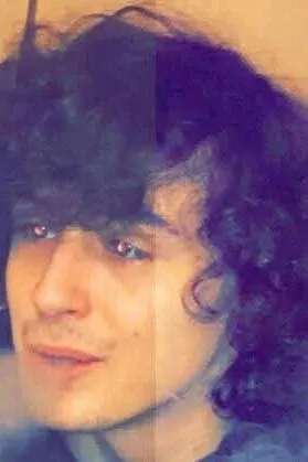 Cole Kinmond  الخلفية