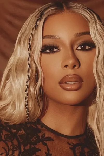 Latar belakang Victoria Monet