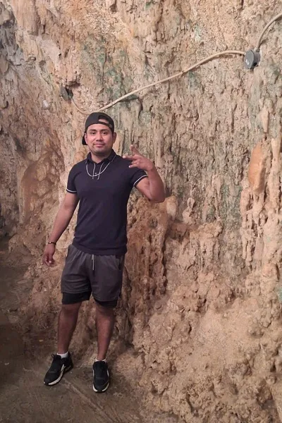 Andrew Kent  arrière-plan