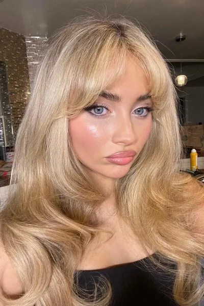 Sabrina Carpenter pozadí