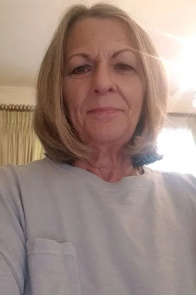 Frau neudert  Hintergrund