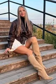 Maribel Strone 배경