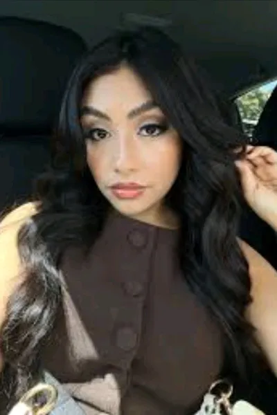 Clarissa Wrenford pozadí