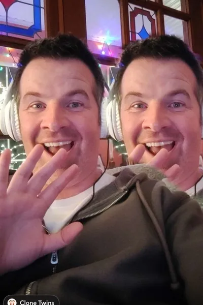 Paul Connolly  pozadí