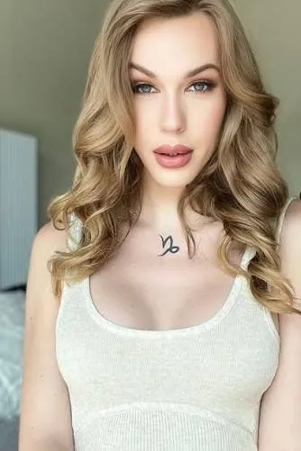 Crystal Thayer sfondo