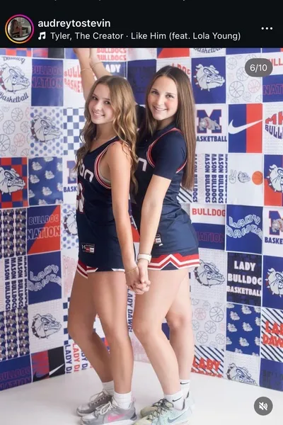 Audry and ruby arka plan