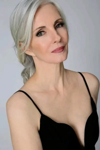 Mara Lindhoff 배경