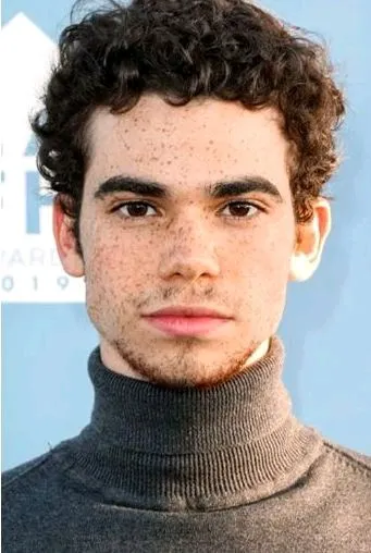 Cameron Boyce  fundo
