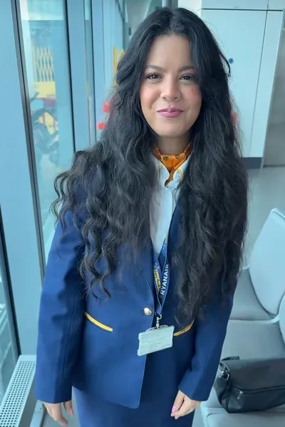 Mollie Halden pozadí