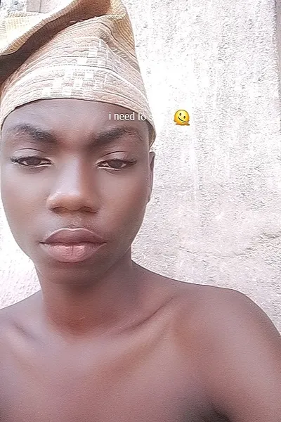 Cyril Davenport pozadí