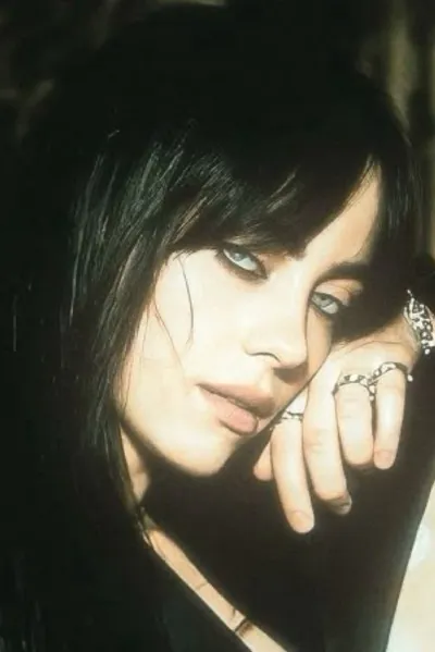 बिली एलिश पृष्ठभूमि