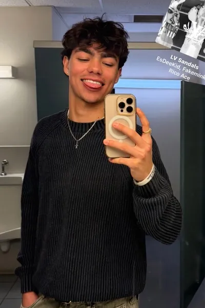 Malachi Barton pozadí