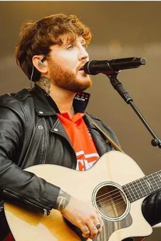 James Arden الخلفية