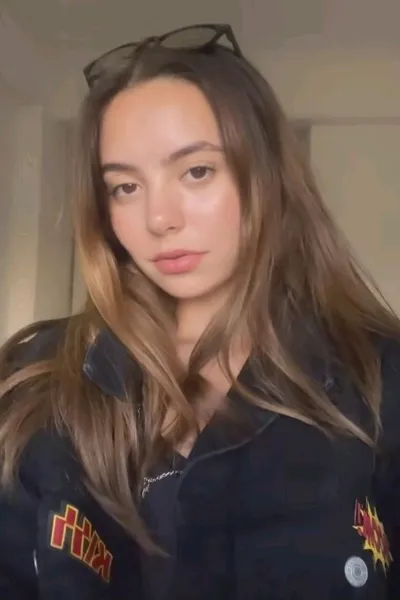 Tuana Naz Tiryaki background