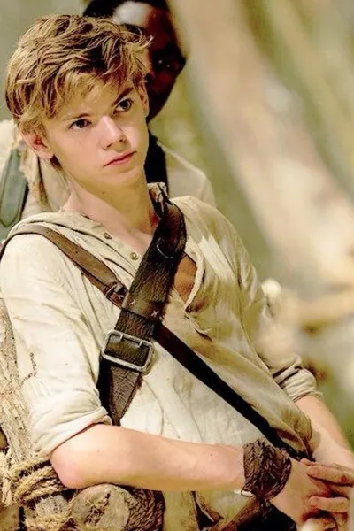 Newtas (maze bėgikas) fone