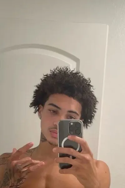 Andrès Al Rosè background