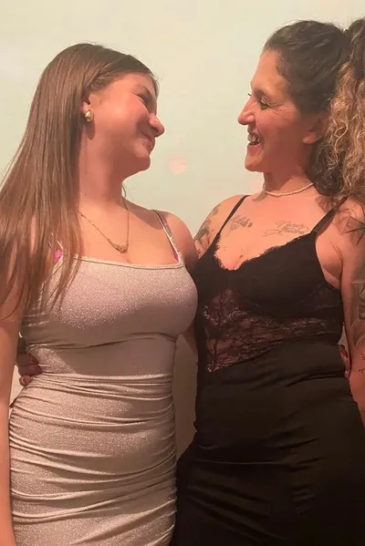 Lidia y su hija Olga 背景