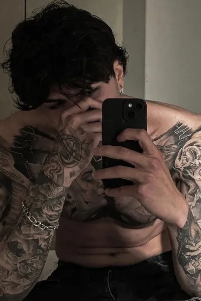 Andrew Moretti background