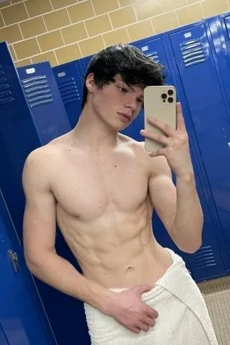 พื้นหลัง อเล็กซ์ สวีตส์