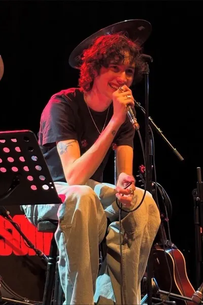 Shane (Sombr) pozadí