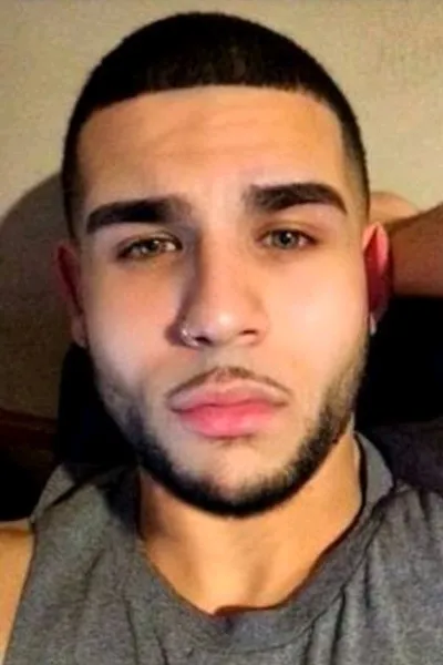 Corbin Hale الخلفية