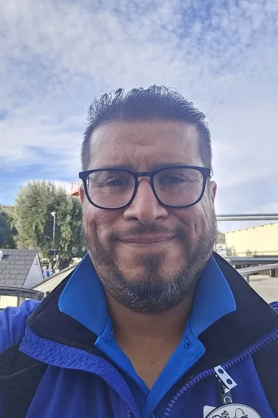 Julio Gutierrez Hintergrund